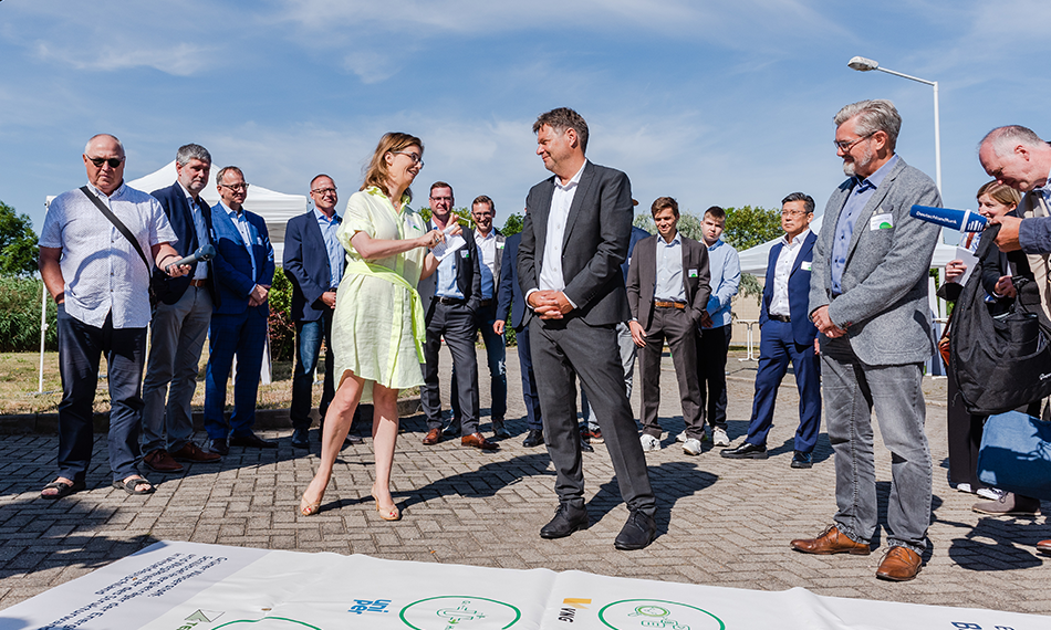 Bundesminister Dr. Robert Habeck besucht Energiepark Bad Lauchstädt