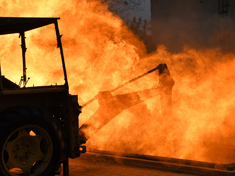 Explosion am Bagger